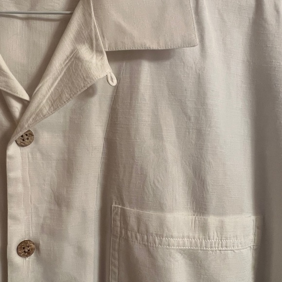 Men’s large Tommy Bahama button down shirt like new - Picture 3 of 4